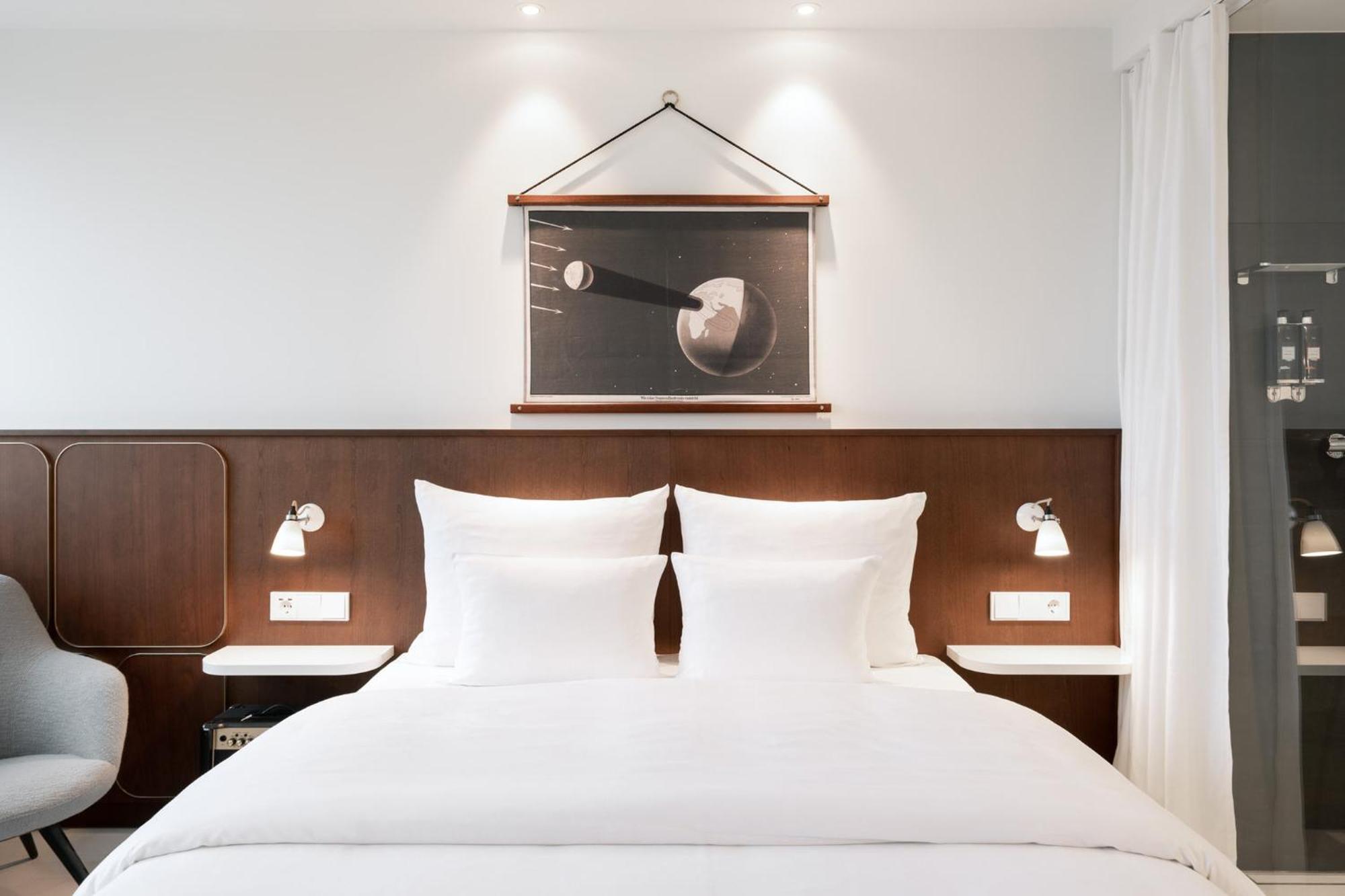 Ruby Luna Hotel 4*
