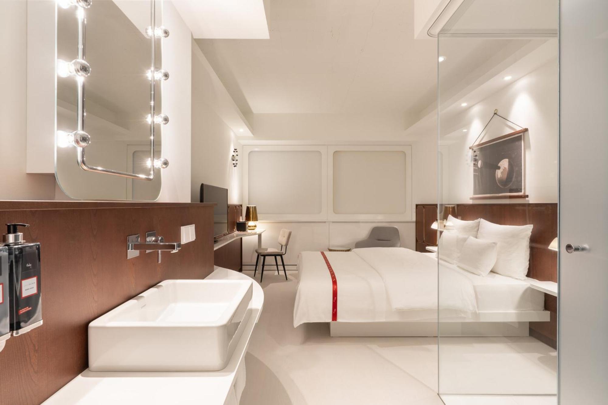 Ruby Luna Hotel 4*